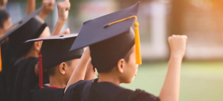 凭借卓越的英语能力创下升学国内外国际学校的丰硕成绩